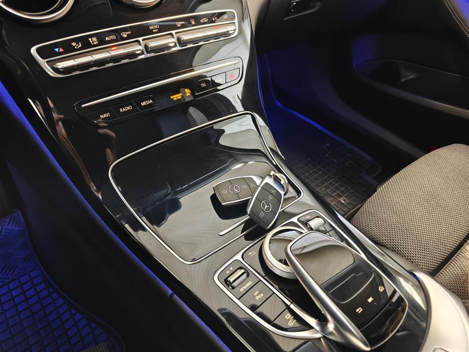 MERCEDES-BENZ C 2020