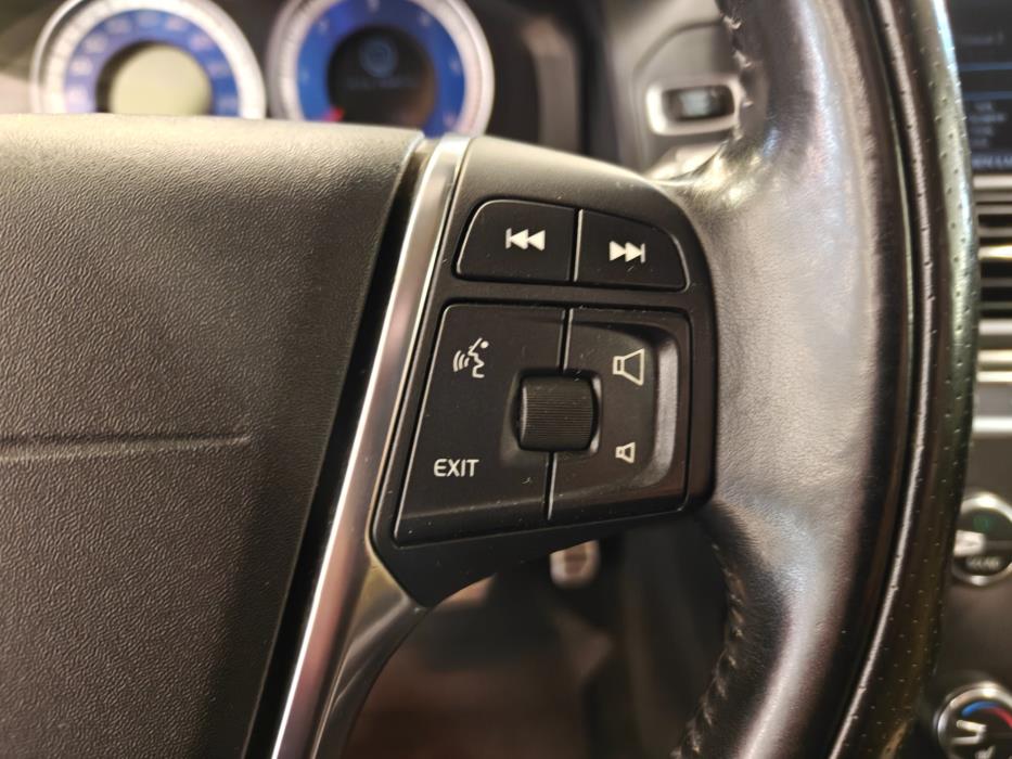 VOLVO XC60 2011