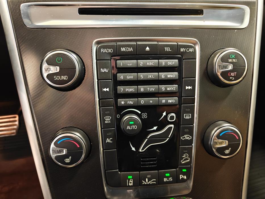 VOLVO XC60 2011