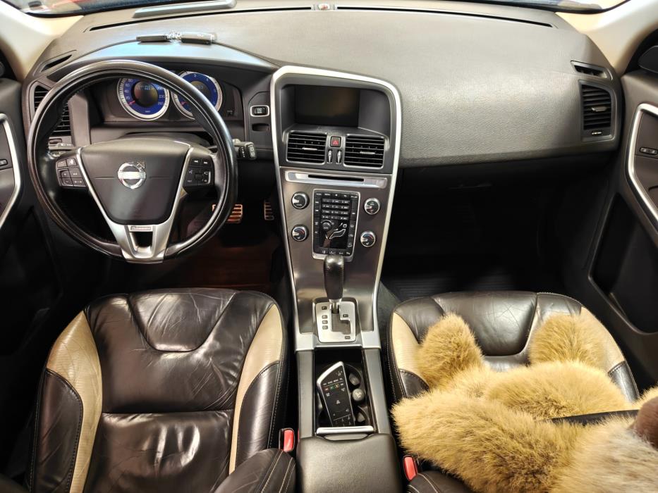 VOLVO XC60 2011