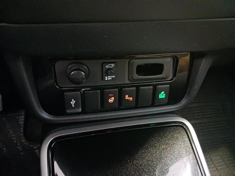 MITSUBISHI OUTLANDER 2020