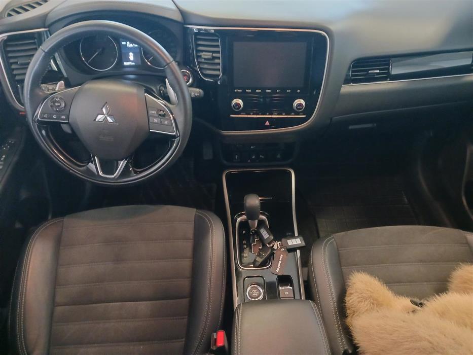 MITSUBISHI OUTLANDER 2020