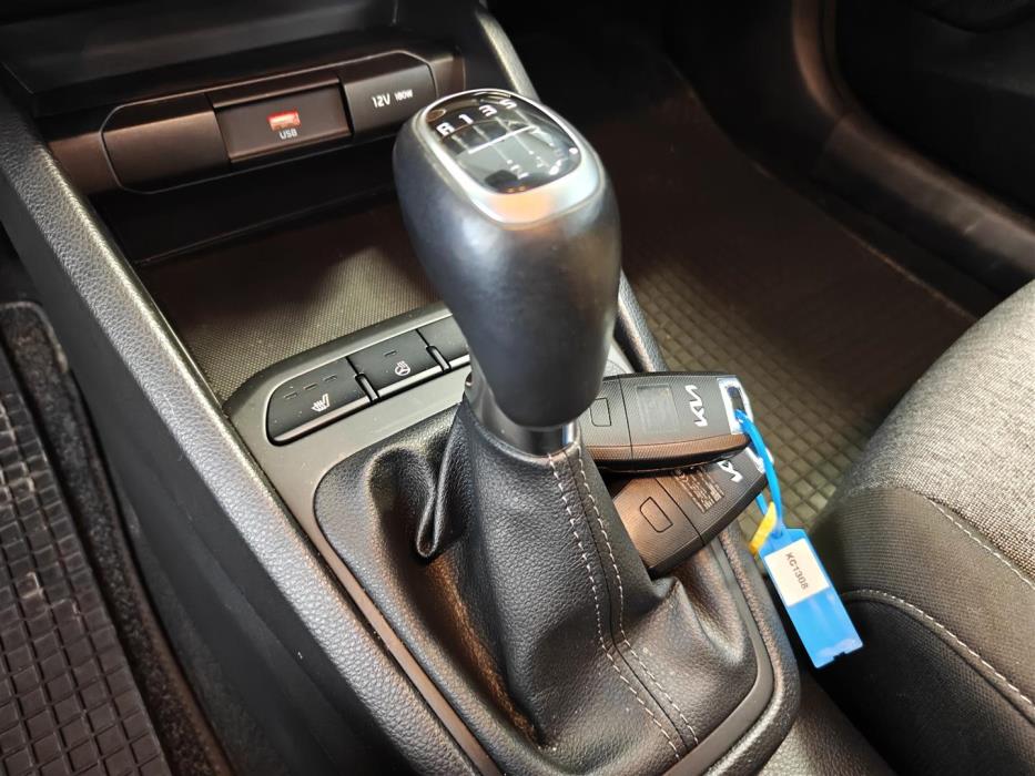 KIA STONIC 2024