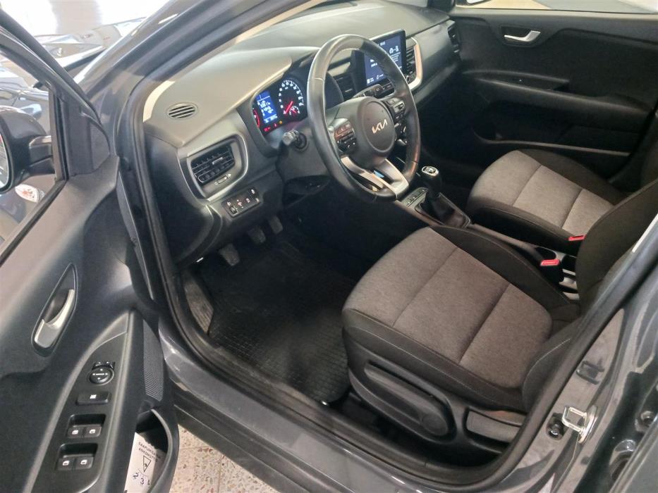 KIA STONIC 2024