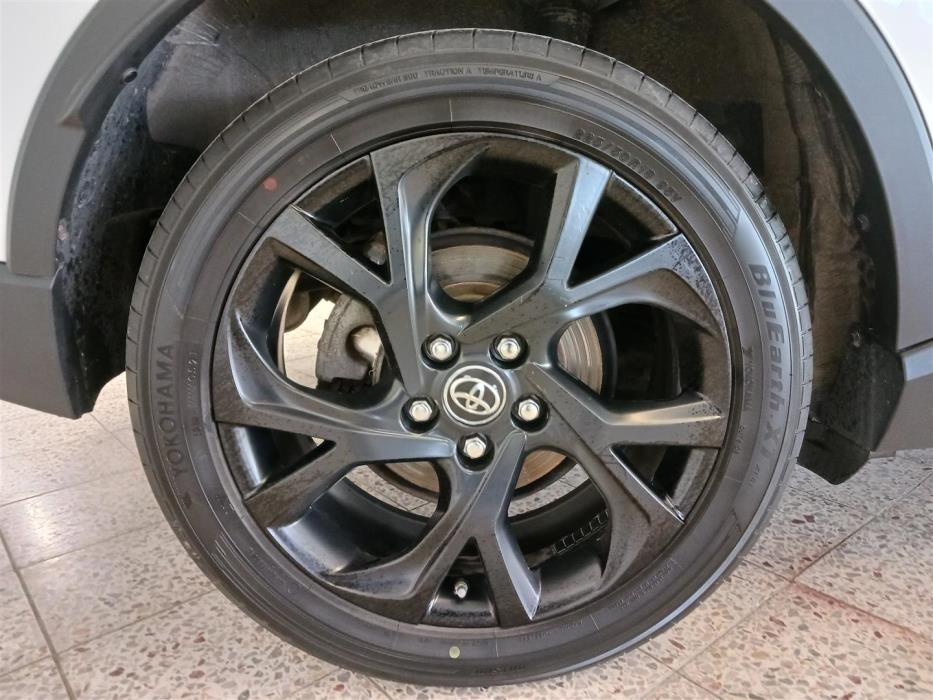 TOYOTA C-HR 2017