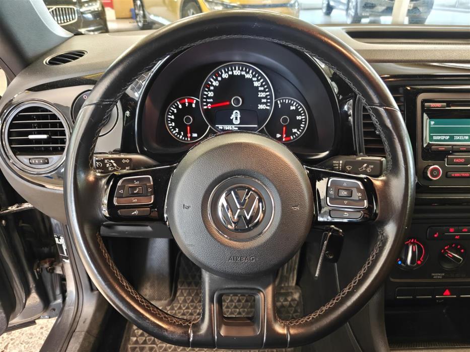 VOLKSWAGEN BEETLE 2012