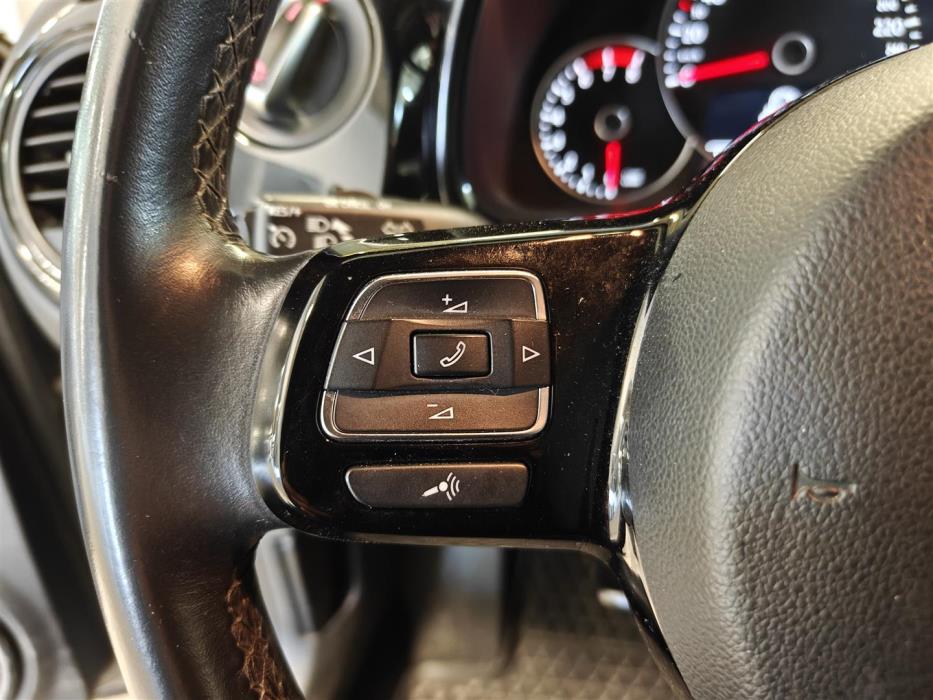 VOLKSWAGEN BEETLE 2012