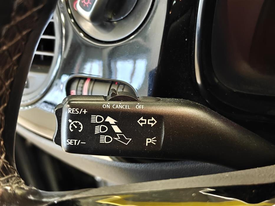 VOLKSWAGEN BEETLE 2012