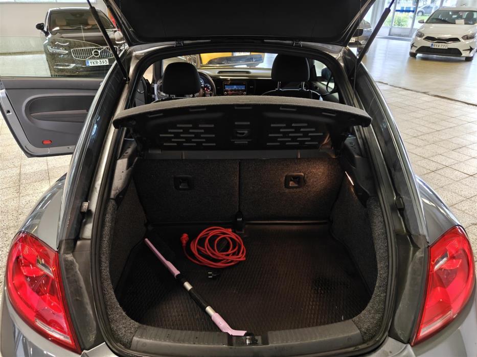 VOLKSWAGEN BEETLE 2012