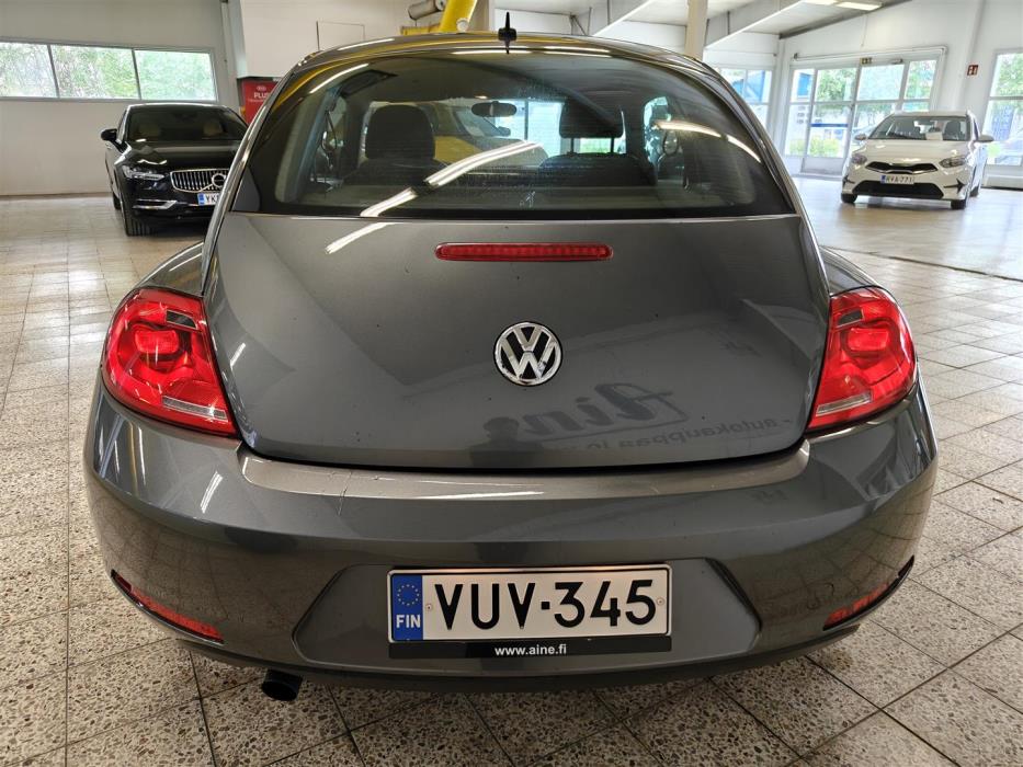 VOLKSWAGEN BEETLE 2012