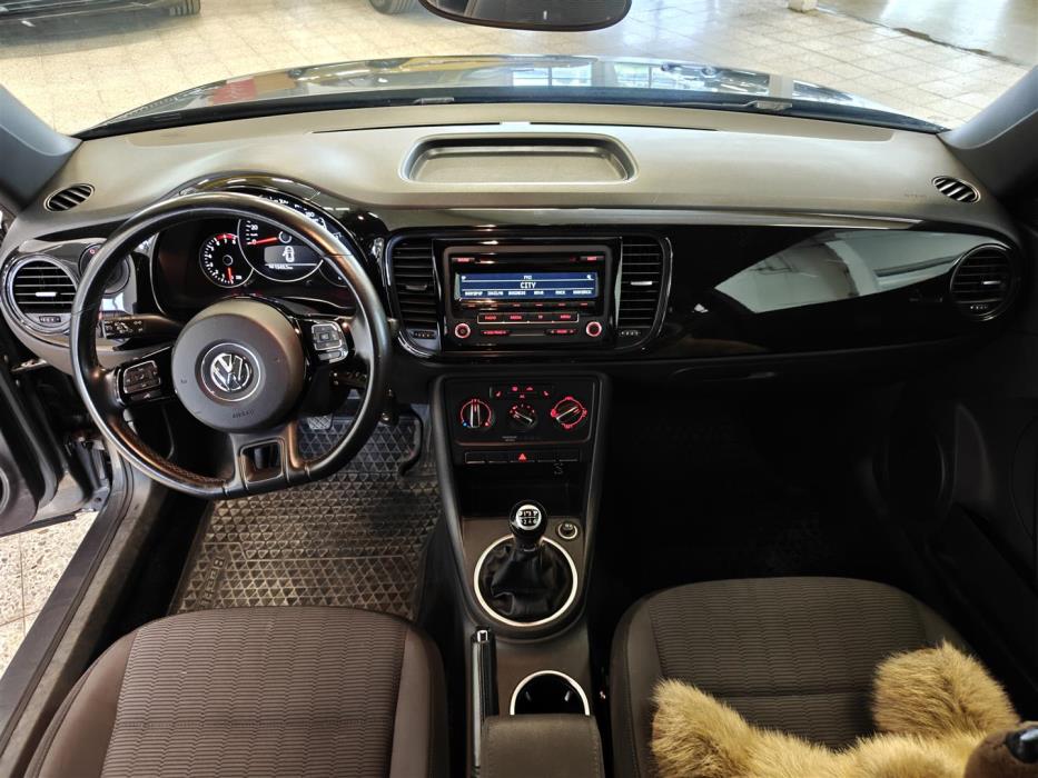 VOLKSWAGEN BEETLE 2012