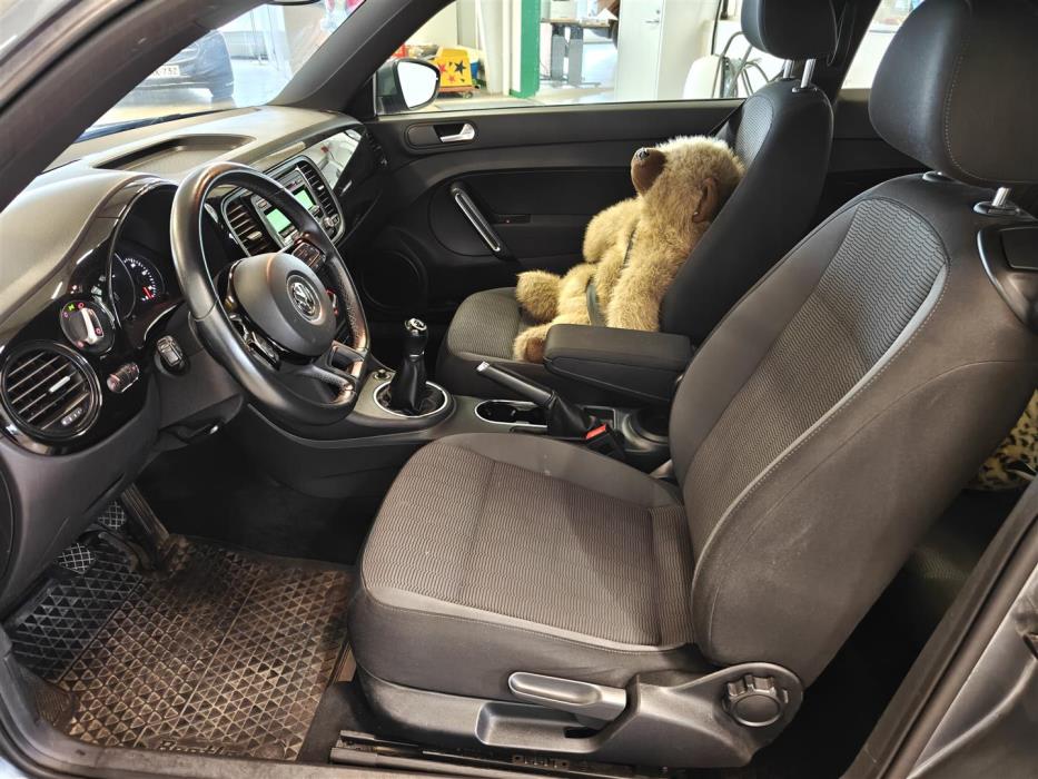 VOLKSWAGEN BEETLE 2012
