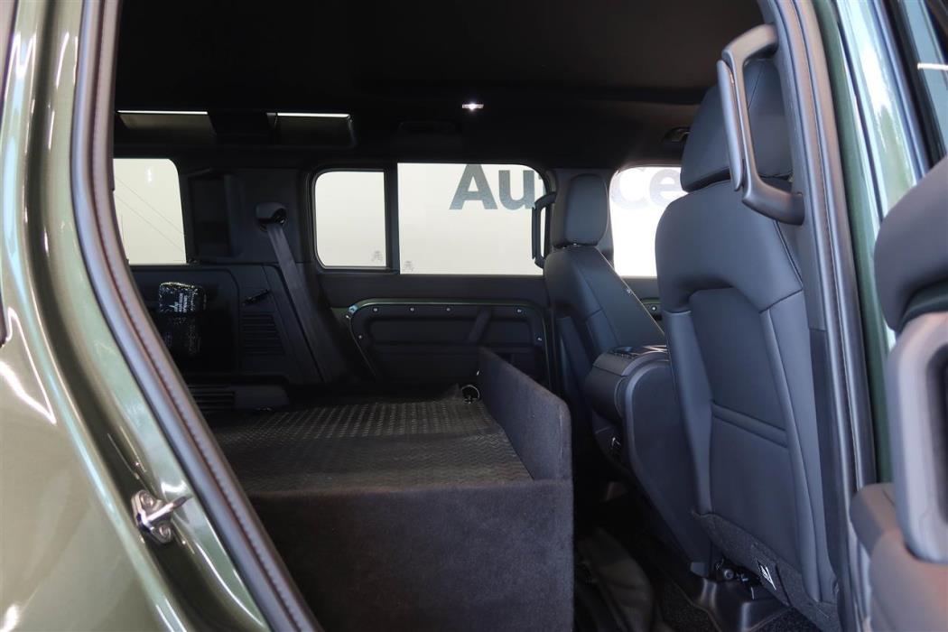 Land Rover Defender 2026