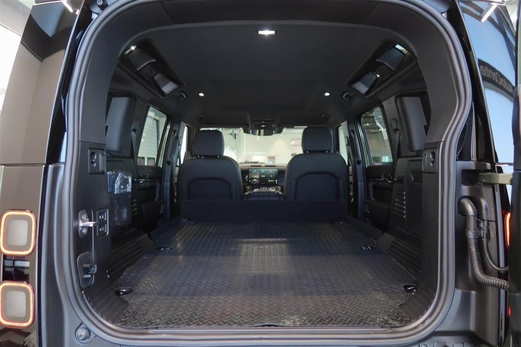 Land Rover Defender 2026