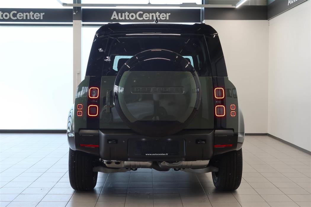 Land Rover Defender 2026
