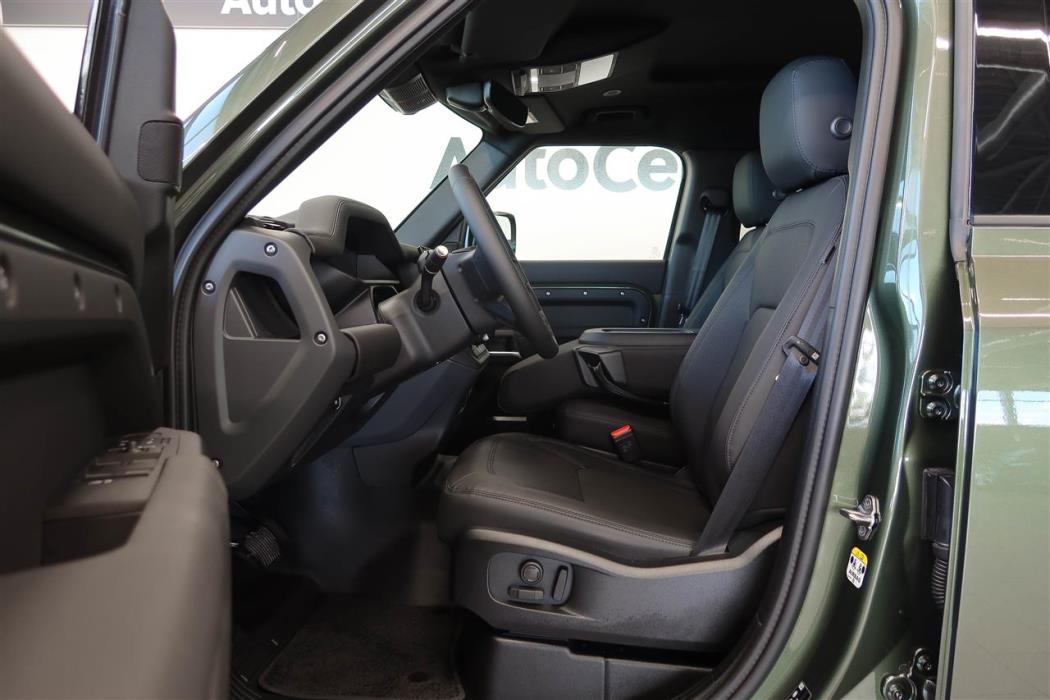 Land Rover Defender 2026