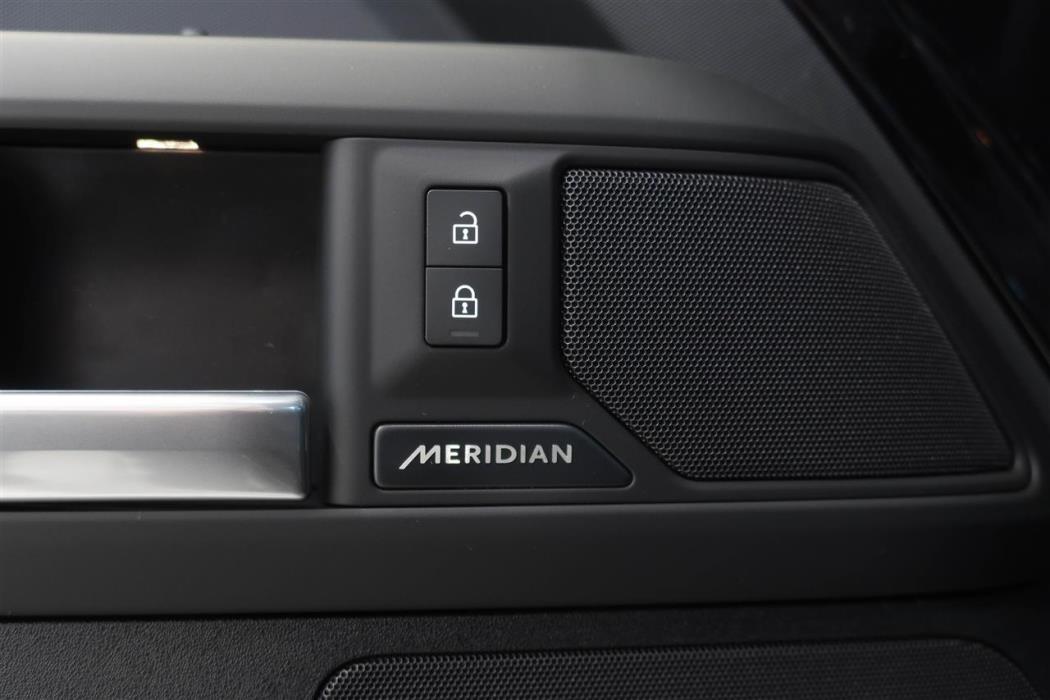 Land Rover Defender 2026