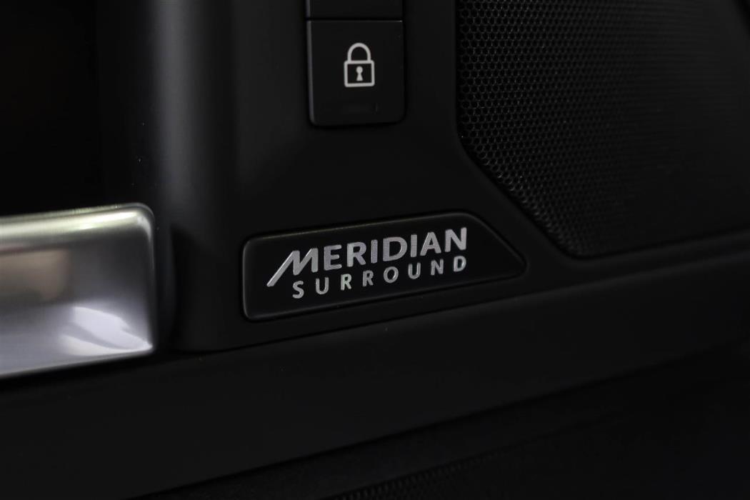 Land Rover Defender 2026