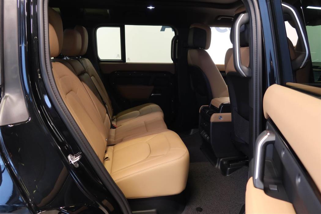 Land Rover Defender 2026