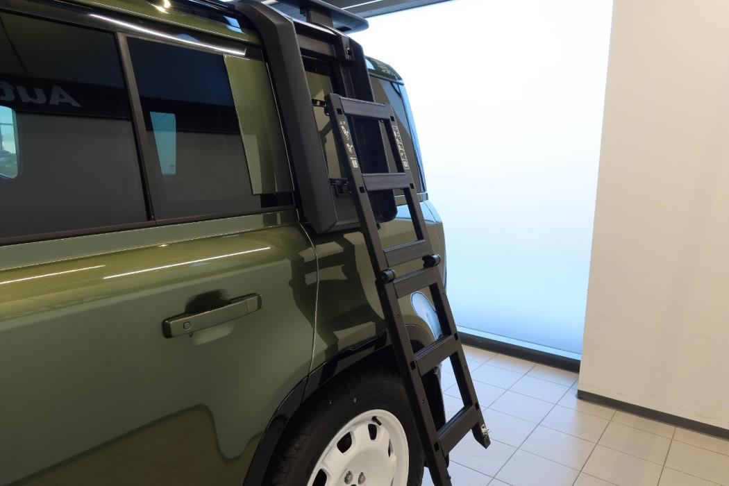 Land Rover Defender 2026