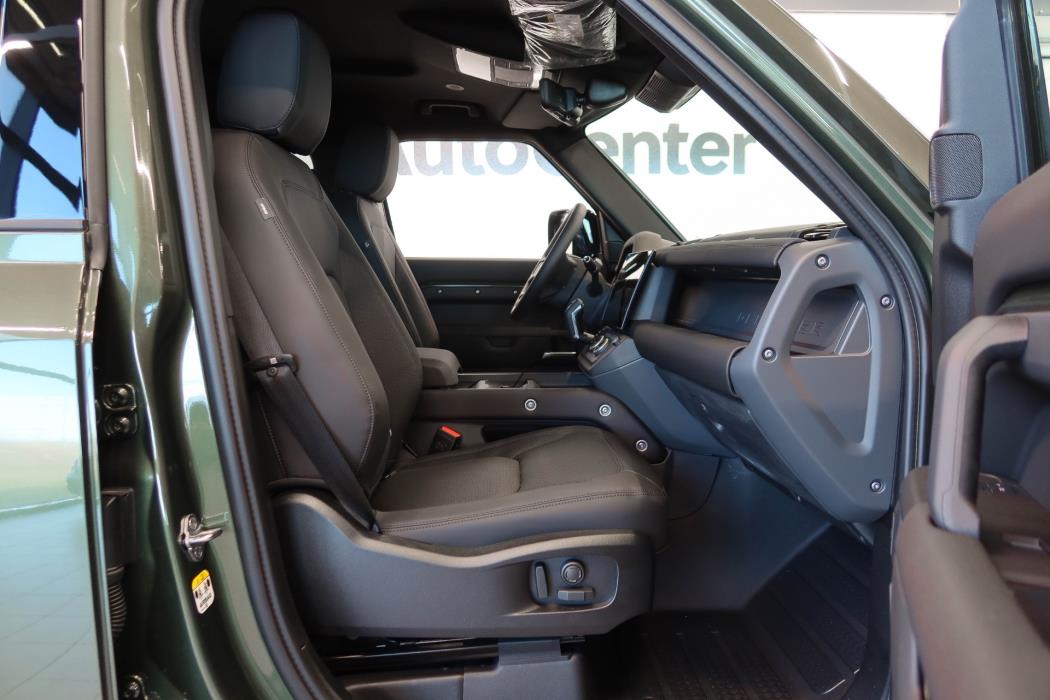 Land Rover Defender 2026