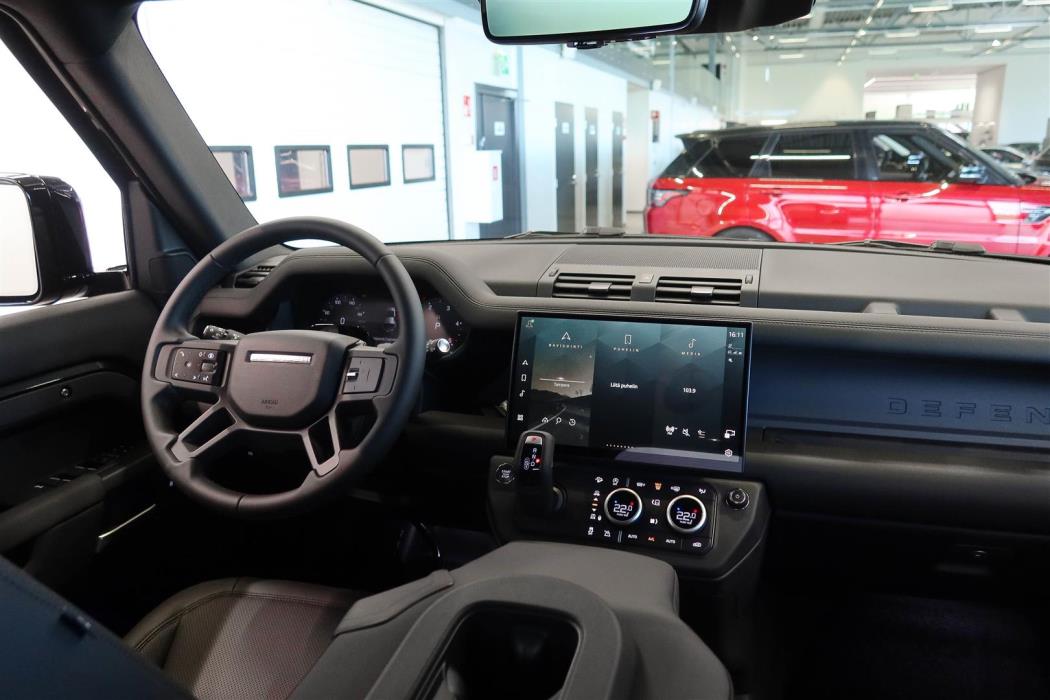 Land Rover Defender 2026