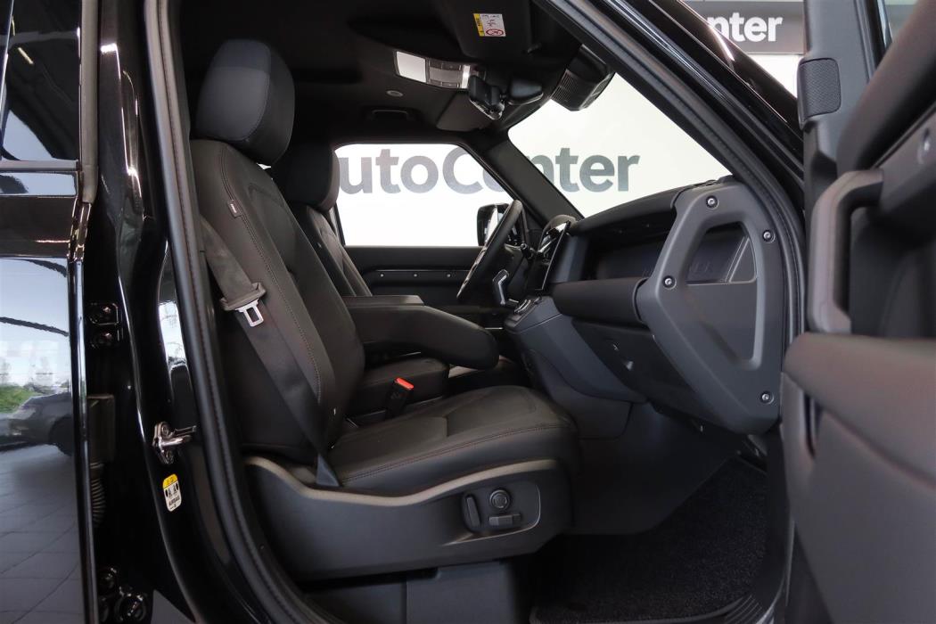 Land Rover Defender 2026
