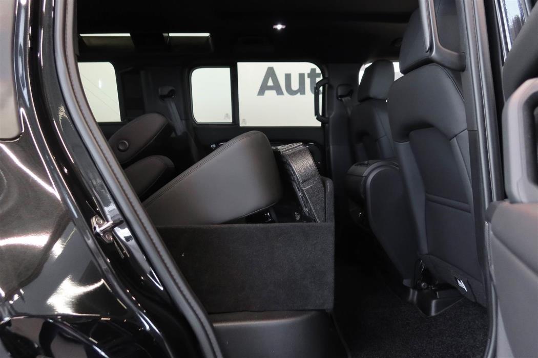 Land Rover Defender 2026