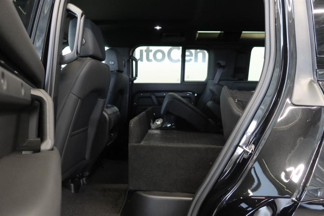Land Rover Defender 2026