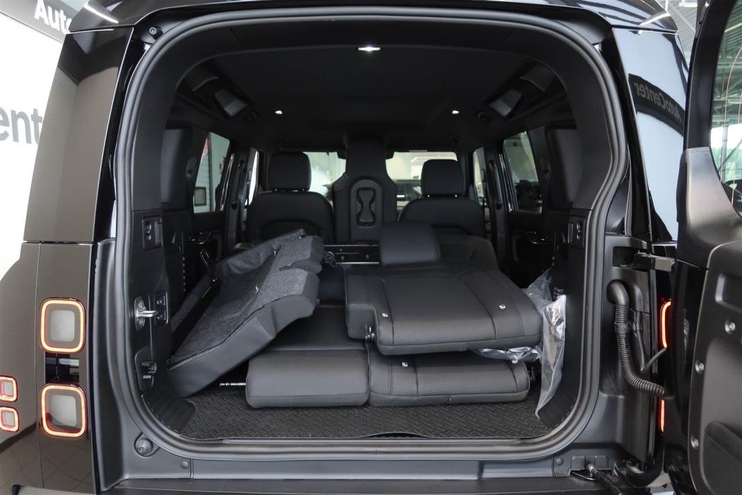 Land Rover Defender 2026