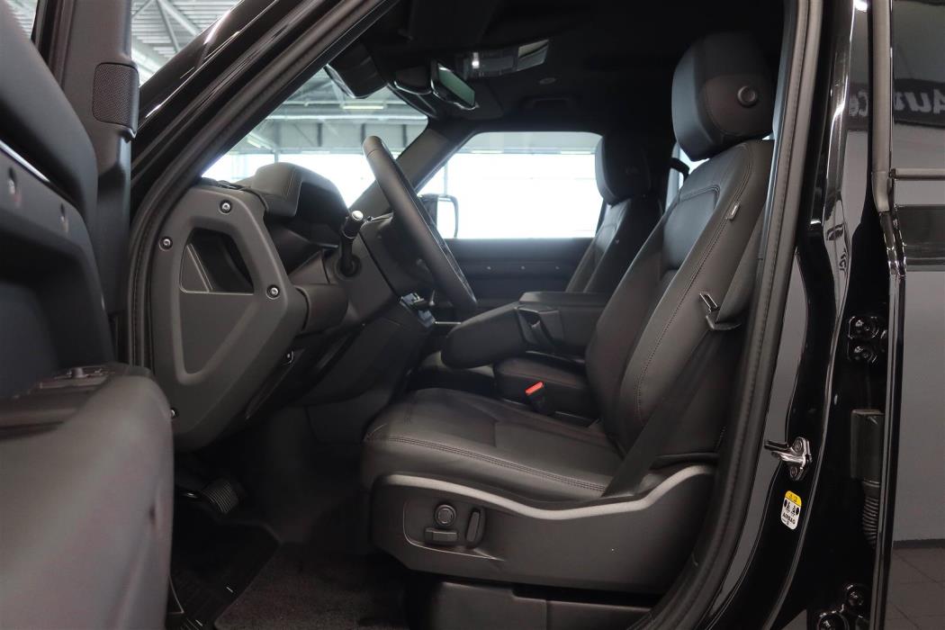 Land Rover Defender 2026