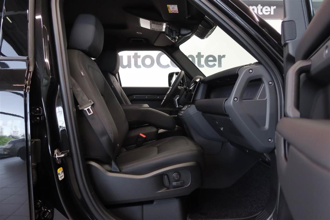 Land Rover Defender 2026