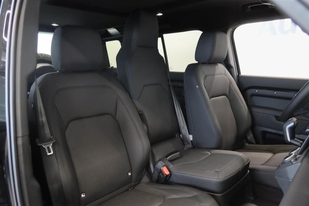 Land Rover Defender 2026