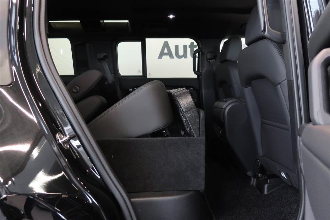 Land Rover Defender 2026