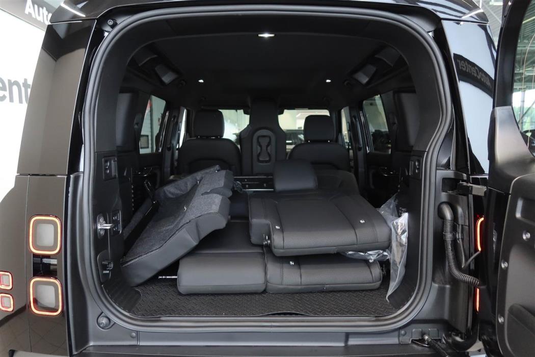 Land Rover Defender 2026