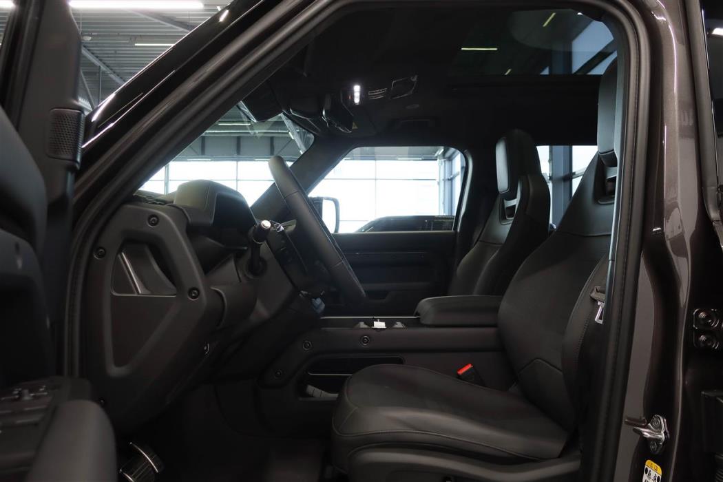 Land Rover Defender 2026