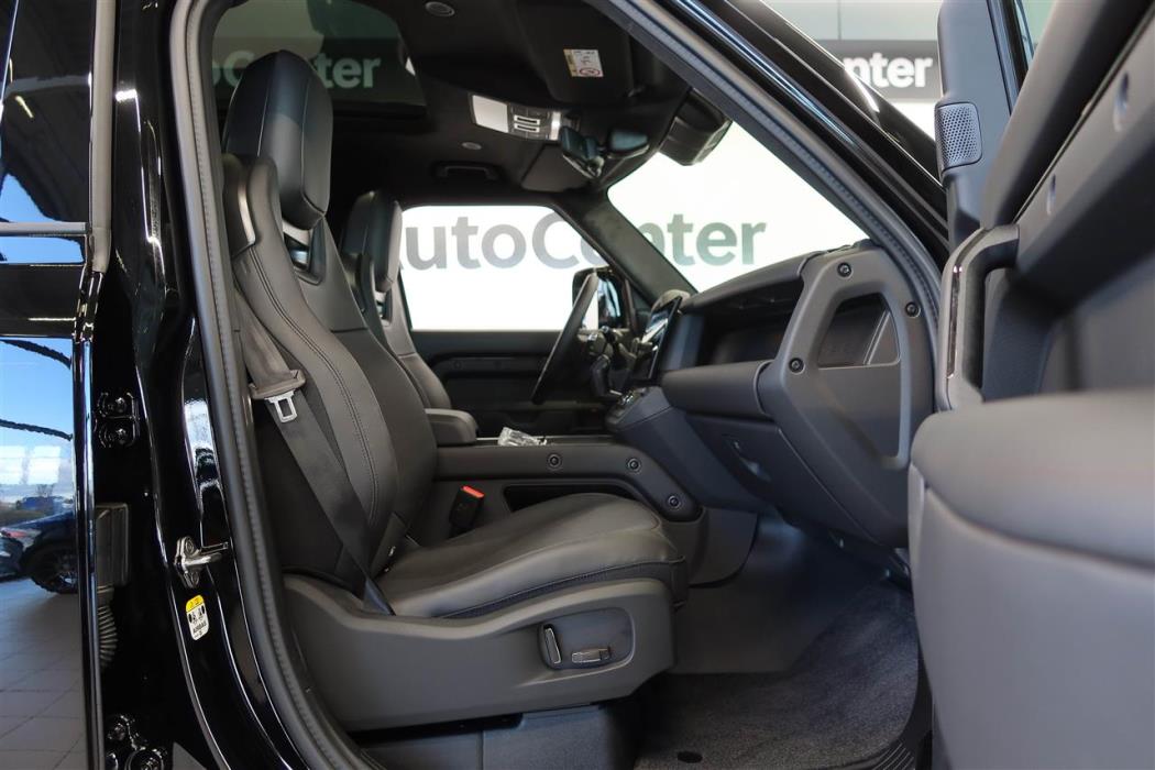 Land Rover Defender 2026