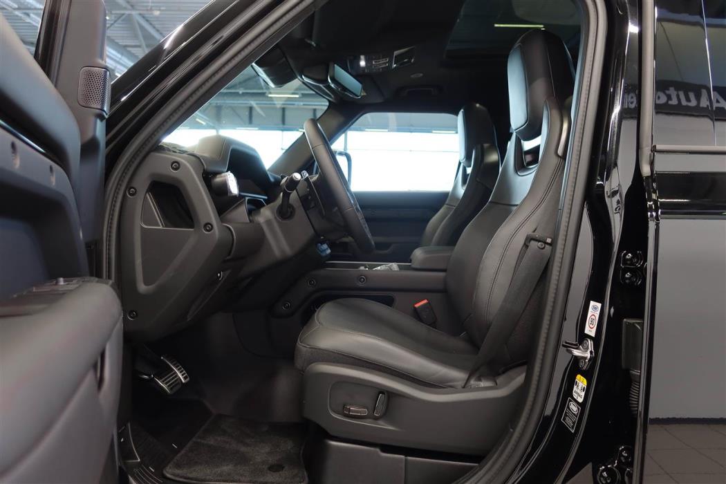 Land Rover Defender 2026