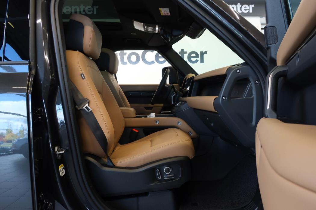 Land Rover Defender 2025