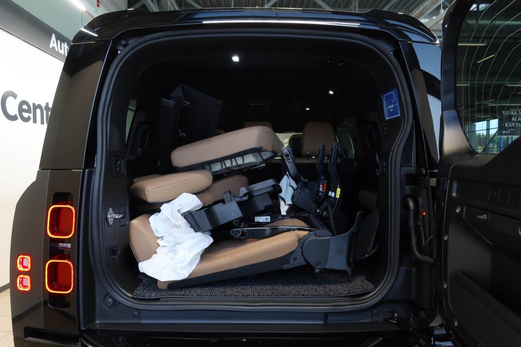 Land Rover Defender 2025