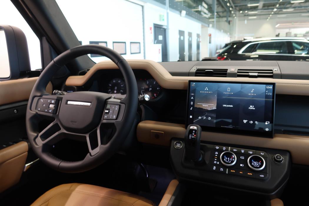 Land Rover Defender 2025