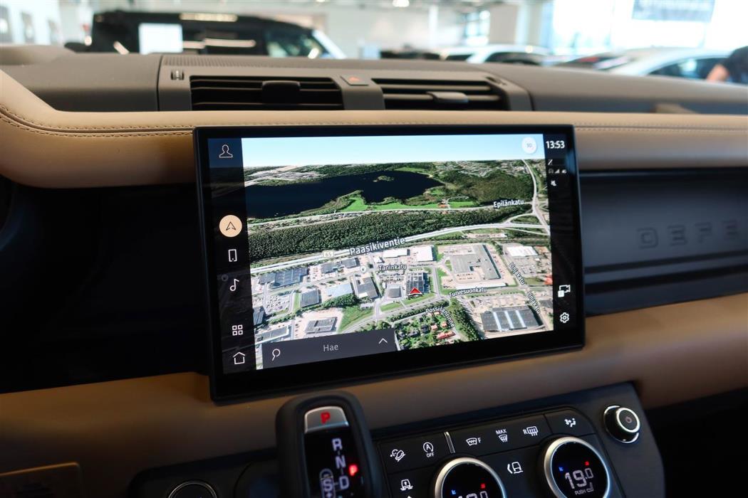 Land Rover Defender 2025