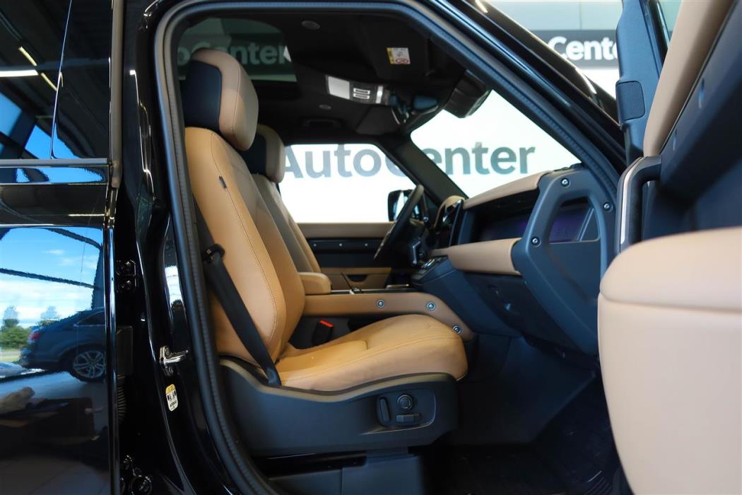 Land Rover Defender 2025