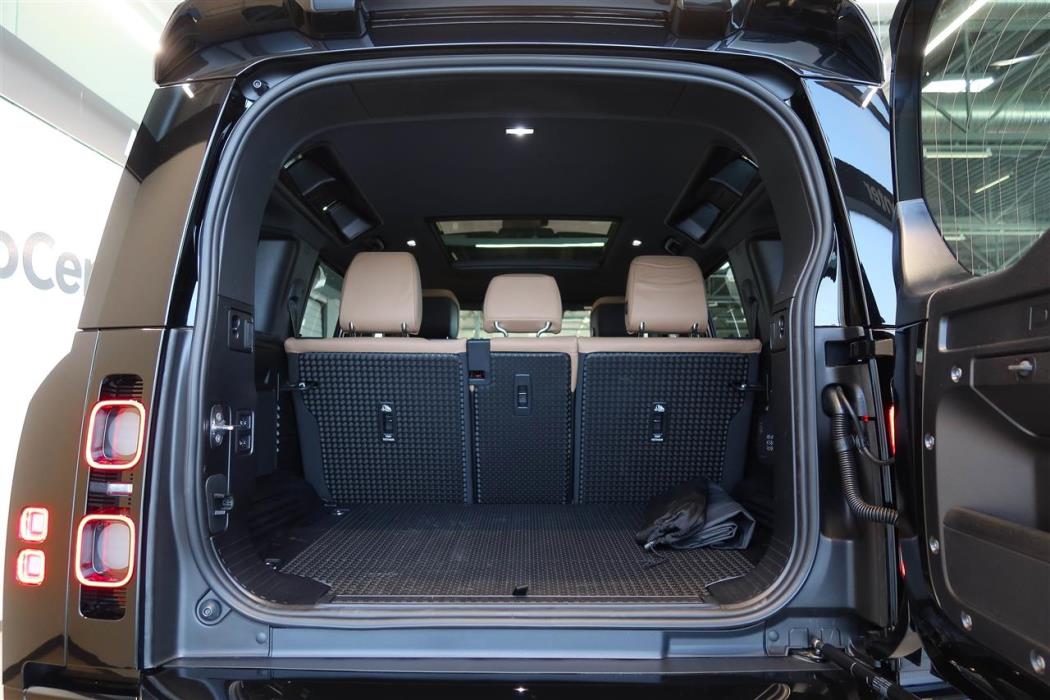 Land Rover Defender 2025