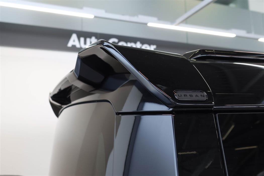 Land Rover Defender 2025