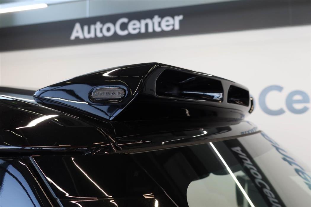 Land Rover Defender 2025