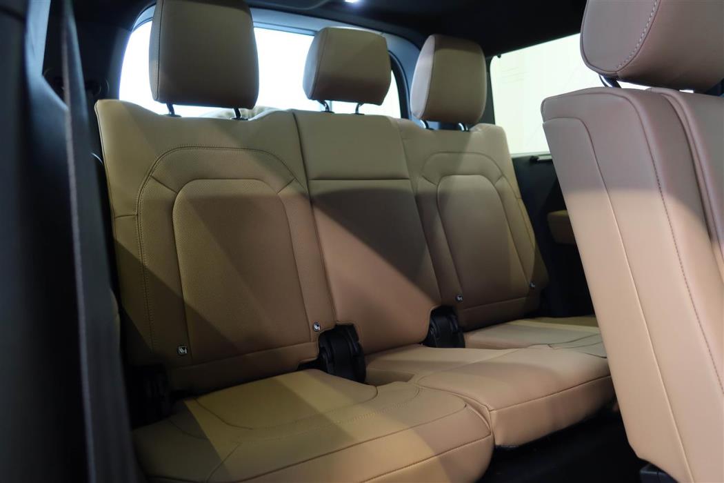 Land Rover Defender 2026