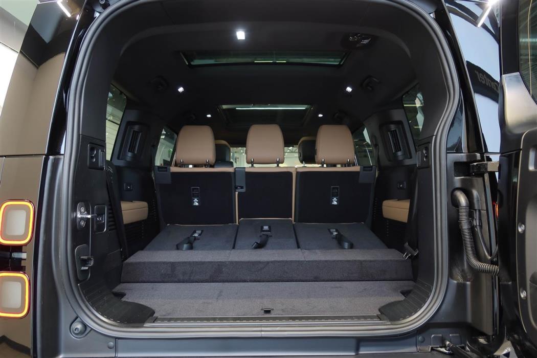 Land Rover Defender 2026