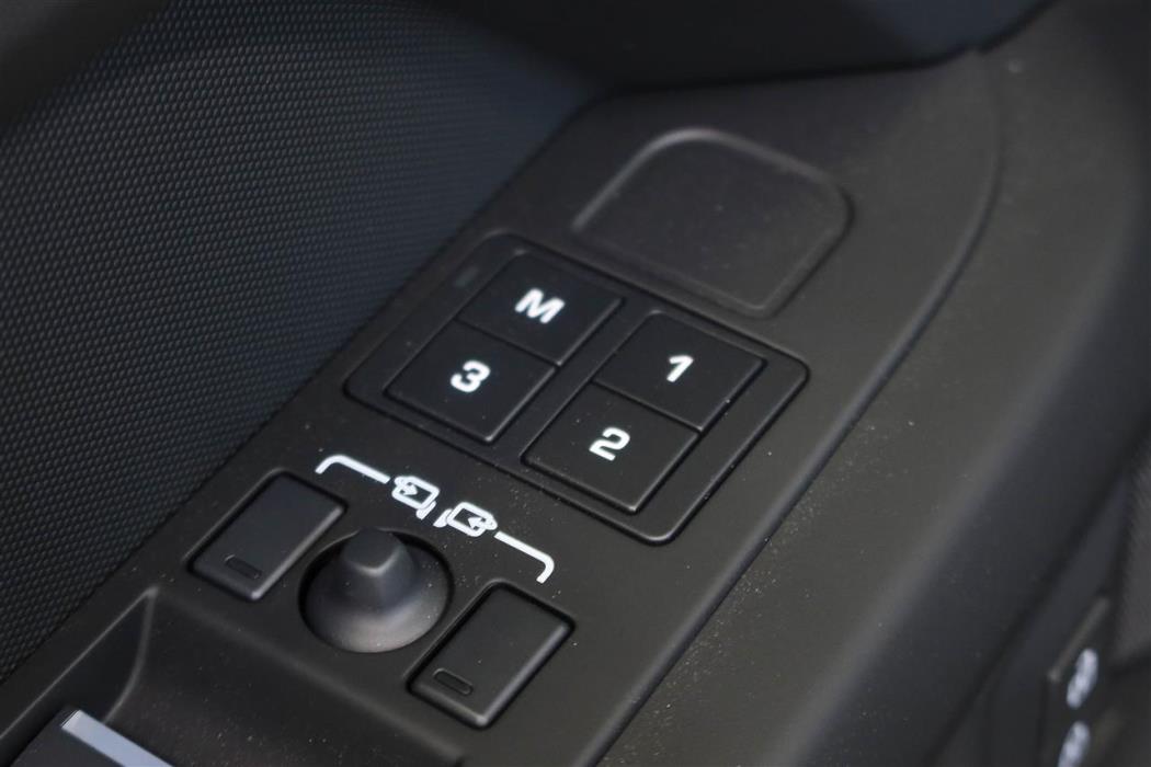 Land Rover Defender 2026