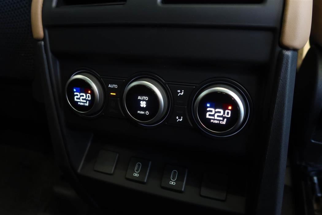 Land Rover Defender 2026